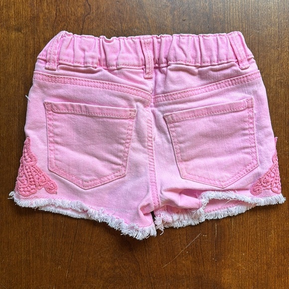 Oshkosh Toddler Pink Denim Shorts W/Raw Hem & Butterfly Size 3T - Picture 8 of 8